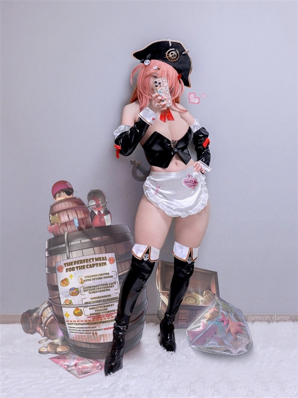 《妮姬》美术组成员Cos美图 身材和服装完美还原