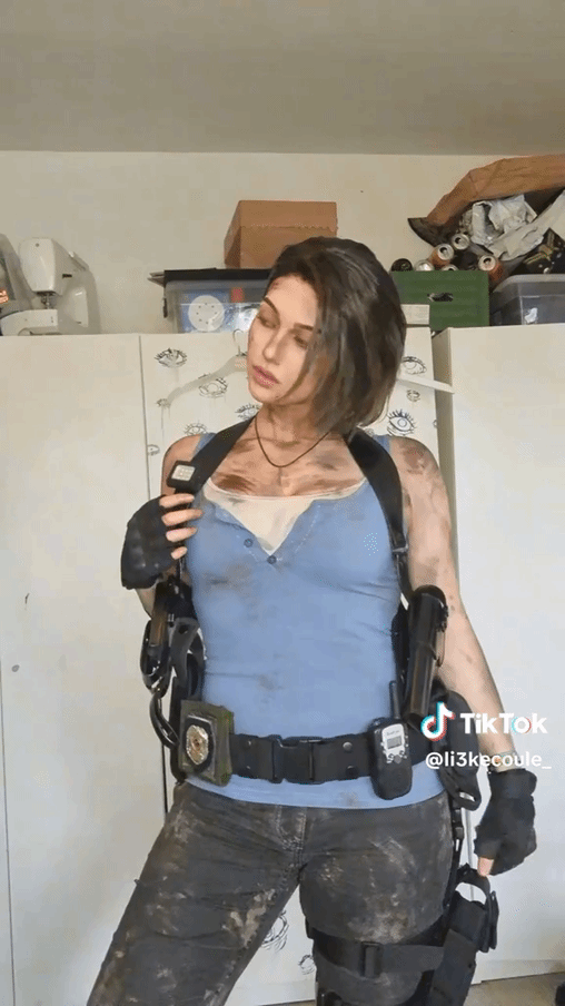 《生化危机》吉尔小姐姐COS：绝美战损着装超还原