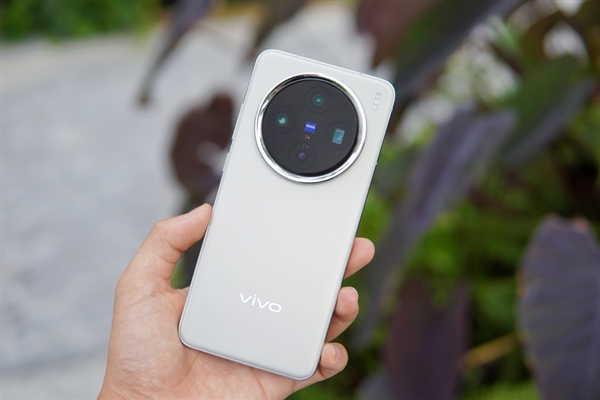 灭霸2.0终于来了！vivo X200 Ultra开启预热：影像领先友商