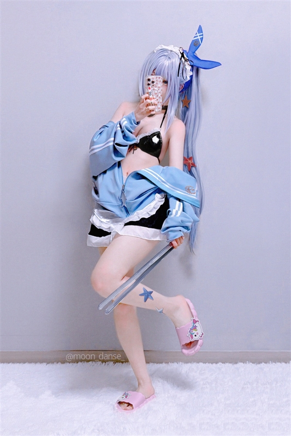 《妮姬》美术组成员Cos美图 身材和服装完美还原