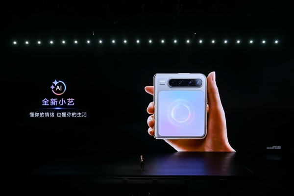 智慧新物种来了！华为Pura X全新小艺 语音交互更具真人感