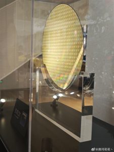 小米科技园展示玄戒O1晶圆：11年自研心血凝结