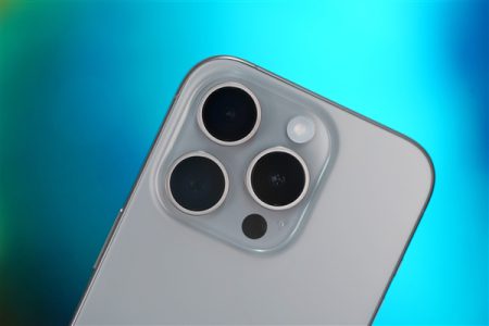 特朗普威胁苹果 iPhone不在美国制造就征收25%关税