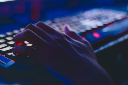 朱开谈《英雄联盟》”全华班”为何无S赛冠军：LPL没有顶级国产中单！